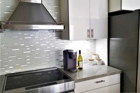 House in North Miami Beach, Florida 3 bedrooms, 149.11 sq.m. № 2035321 - photo 10