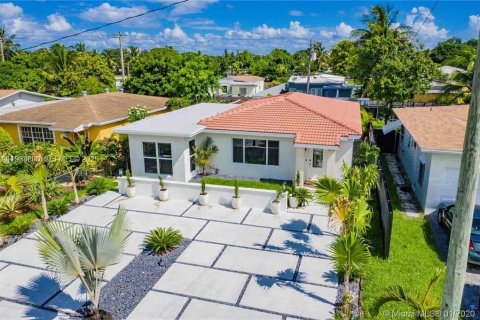 House in North Miami Beach, Florida 3 bedrooms, 149.11 sq.m. № 2035321 - photo 2