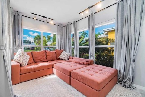 House in North Miami Beach, Florida 3 bedrooms, 149.11 sq.m. № 2035321 - photo 21