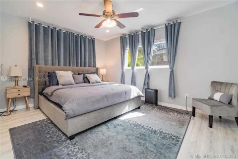 House in North Miami Beach, Florida 3 bedrooms, 149.11 sq.m. № 2035321 - photo 22