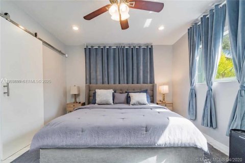 House in North Miami Beach, Florida 3 bedrooms, 149.11 sq.m. № 2035321 - photo 23