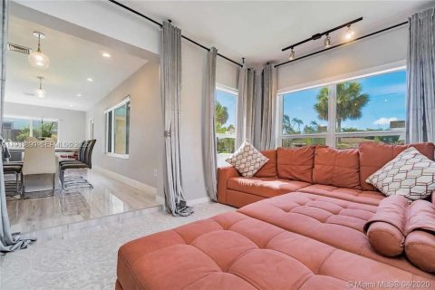 House in North Miami Beach, Florida 3 bedrooms, 149.11 sq.m. № 2035321 - photo 20