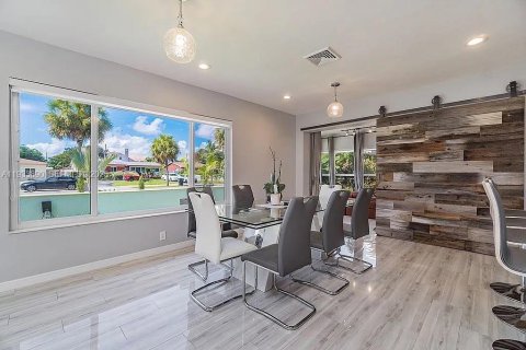 House in North Miami Beach, Florida 3 bedrooms, 149.11 sq.m. № 2035321 - photo 19