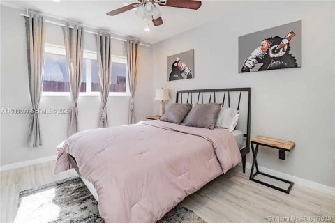 House in North Miami Beach, Florida 3 bedrooms, 149.11 sq.m. № 2035321 - photo 28