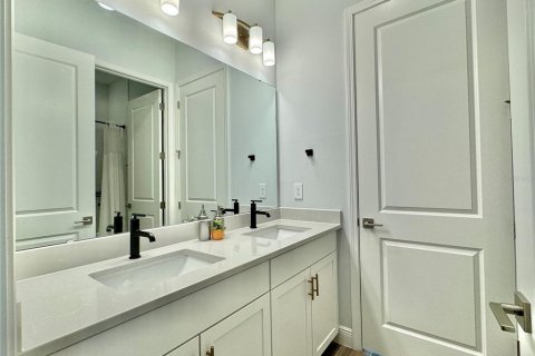 Casa en alquiler en Orlando, Florida, 4 dormitorios, 269.14 m2 № 1917460 - foto 14
