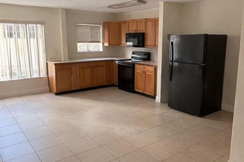 Condominio en venta en Pembroke Pines, Florida, 2 dormitorios, 91.14 m2 № 2248516 - foto 5