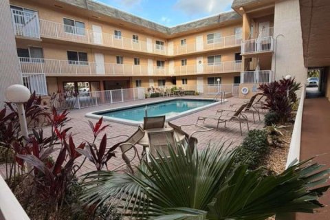 Condominio en Pembroke Pines, Florida, 2 dormitorios № 2248516
