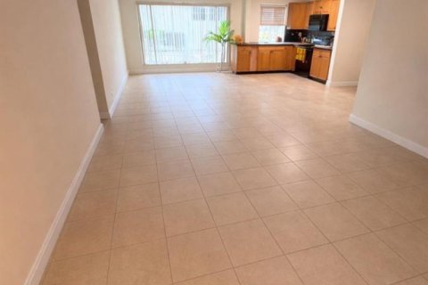 Condominio en venta en Pembroke Pines, Florida, 2 dormitorios, 91.14 m2 № 2248516 - foto 2