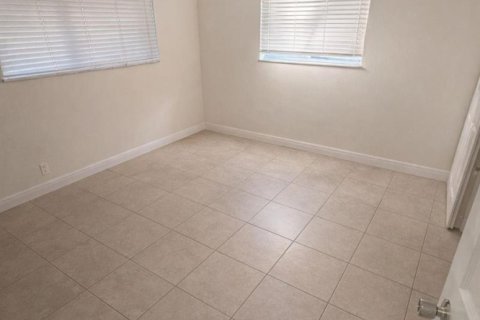 Condominio en venta en Pembroke Pines, Florida, 2 dormitorios, 91.14 m2 № 2248516 - foto 7