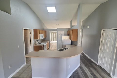 Casa en alquiler en Spring Hill, Florida, 3 dormitorios, 153.75 m2 № 1915752 - foto 8