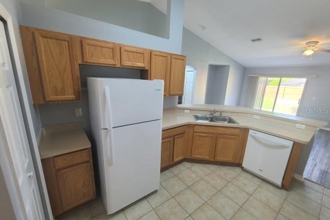 Casa en alquiler en Spring Hill, Florida, 3 dormitorios, 153.75 m2 № 1915752 - foto 10