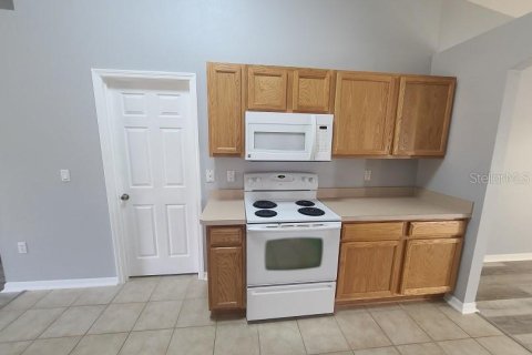 Casa en alquiler en Spring Hill, Florida, 3 dormitorios, 153.75 m2 № 1915752 - foto 11