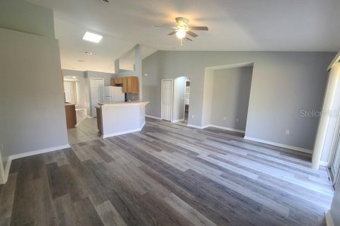 Casa en alquiler en Spring Hill, Florida, 3 dormitorios, 153.75 m2 № 1915752 - foto 6