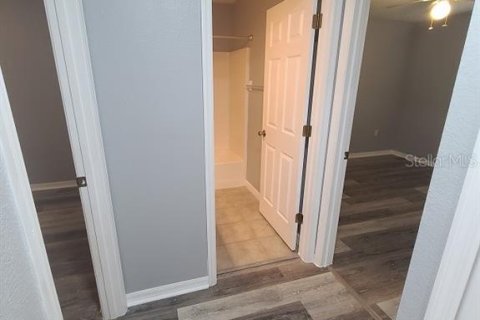 Casa en alquiler en Spring Hill, Florida, 3 dormitorios, 153.75 m2 № 1915752 - foto 16