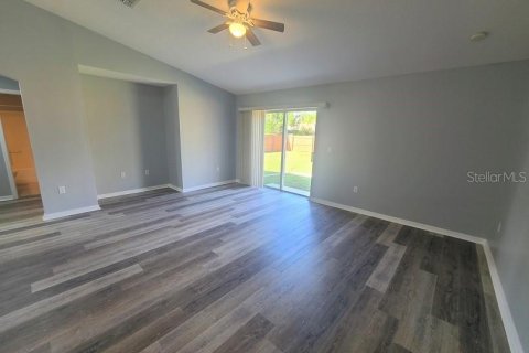 Casa en alquiler en Spring Hill, Florida, 3 dormitorios, 153.75 m2 № 1915752 - foto 5