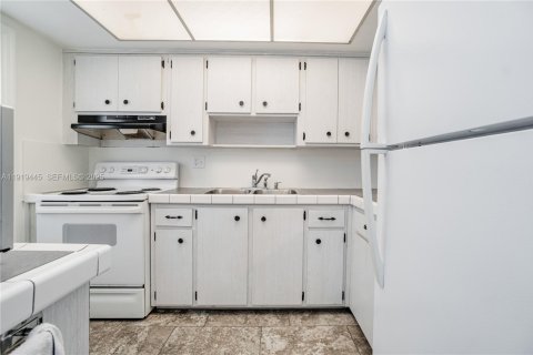 Снять в аренду кондоминиум в Маргит, Флорида 1 спальня, 67.63м2, № 1983044 - фото 7