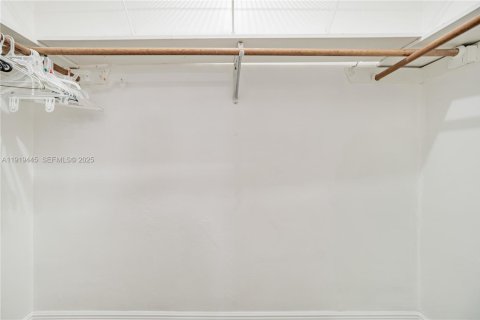 Снять в аренду кондоминиум в Маргит, Флорида 1 спальня, 67.63м2, № 1983044 - фото 15