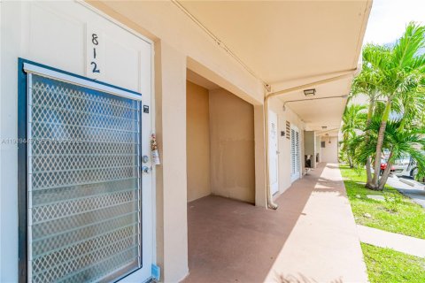 Снять в аренду кондоминиум в Маргит, Флорида 1 спальня, 67.63м2, № 1983044 - фото 3