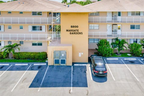 Кондоминиум с 1 спальней в Маргит, Флорида № 1983044