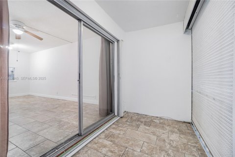 Снять в аренду кондоминиум в Маргит, Флорида 1 спальня, 67.63м2, № 1983044 - фото 16