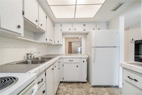 Снять в аренду кондоминиум в Маргит, Флорида 1 спальня, 67.63м2, № 1983044 - фото 9