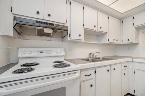 Снять в аренду кондоминиум в Маргит, Флорида 1 спальня, 67.63м2, № 1983044 - фото 8