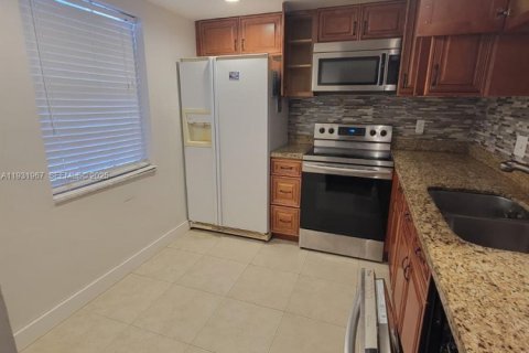 Condo in Deerfield Beach, Florida, 2 bedrooms  № 1990462 - photo 6