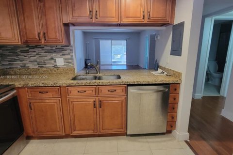 Condo in Deerfield Beach, Florida, 2 bedrooms  № 1990462 - photo 5