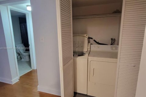 Condo in Deerfield Beach, Florida, 2 bedrooms  № 1990462 - photo 22