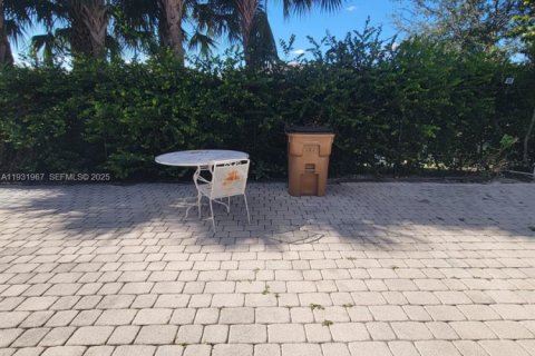 Condo in Deerfield Beach, Florida, 2 bedrooms  № 1990462 - photo 24