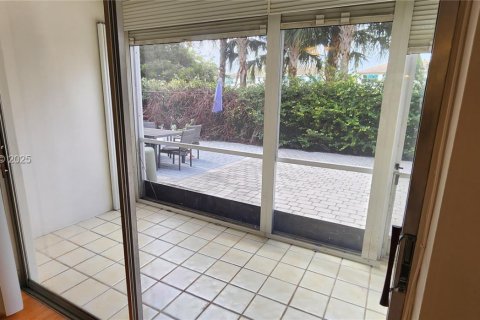 Condo in Deerfield Beach, Florida, 2 bedrooms  № 1990462 - photo 29