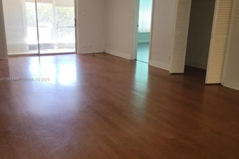 Condo in Deerfield Beach, Florida, 2 bedrooms  № 1990462 - photo 9