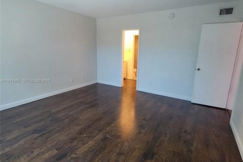 Condo in Deerfield Beach, Florida, 2 bedrooms  № 1990462 - photo 27