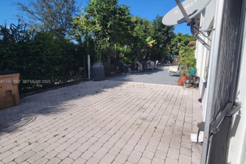 Condo in Deerfield Beach, Florida, 2 bedrooms  № 1990462 - photo 30