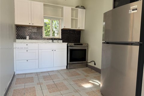 Apartamento en alquiler en Miami, Florida, 2 dormitorios, 83.61 m2 № 1997268 - foto 9