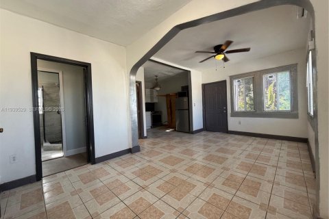 Apartamento en alquiler en Miami, Florida, 2 dormitorios, 83.61 m2 № 1997268 - foto 7