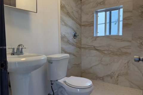 Apartamento en alquiler en Miami, Florida, 2 dormitorios, 83.61 m2 № 1997268 - foto 11