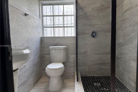 Apartamento en alquiler en Miami, Florida, 2 dormitorios, 83.61 m2 № 1997268 - foto 14