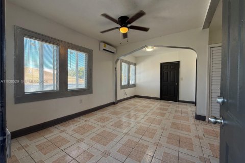Apartamento en alquiler en Miami, Florida, 2 dormitorios, 83.61 m2 № 1997268 - foto 5