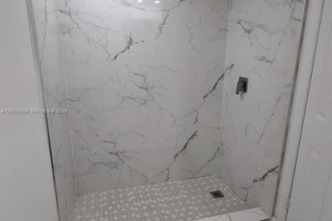 Copropriété à louer à Miami, Floride: 2 chambres, 113.81 m2 № 2182462 - photo 12