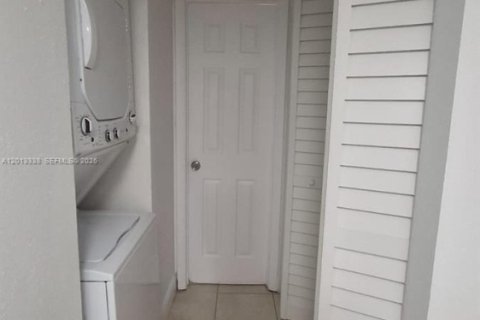 Copropriété à louer à Miami, Floride: 2 chambres, 113.81 m2 № 2182462 - photo 15