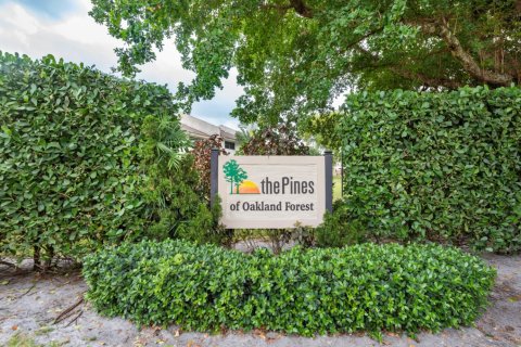 Condo in Oakland Park, Florida, 2 bedrooms  № 1180214 - photo 1