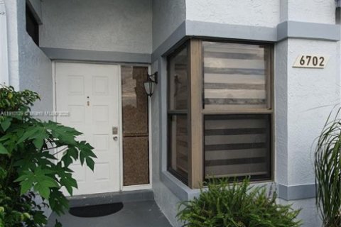 Adosado en venta en Miami, Florida, 2 dormitorios, 78.5 m2 № 1967455 - foto 1