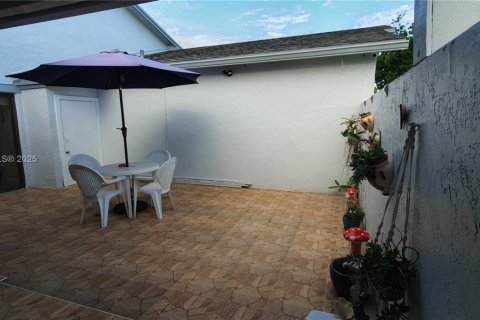 Adosado en venta en Miami, Florida, 2 dormitorios, 78.5 m2 № 1967455 - foto 27