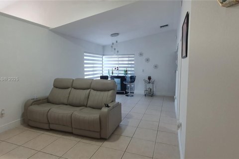 Adosado en venta en Miami, Florida, 2 dormitorios, 78.5 m2 № 1967455 - foto 7