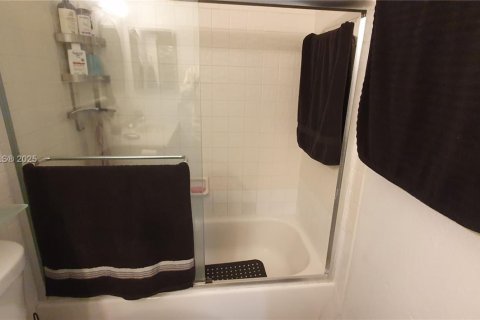 Adosado en venta en Miami, Florida, 2 dormitorios, 78.5 m2 № 1967455 - foto 13