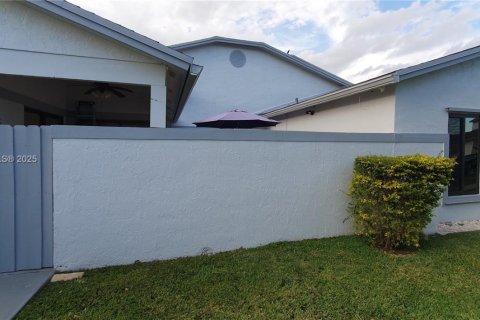 Adosado en venta en Miami, Florida, 2 dormitorios, 78.5 m2 № 1967455 - foto 30
