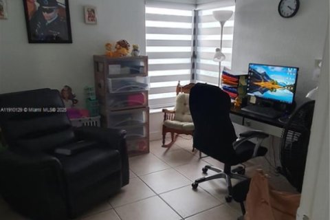 Adosado en venta en Miami, Florida, 2 dormitorios, 78.5 m2 № 1967455 - foto 11