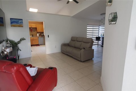Adosado en venta en Miami, Florida, 2 dormitorios, 78.5 m2 № 1967455 - foto 5