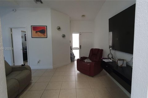 Adosado en venta en Miami, Florida, 2 dormitorios, 78.5 m2 № 1967455 - foto 8